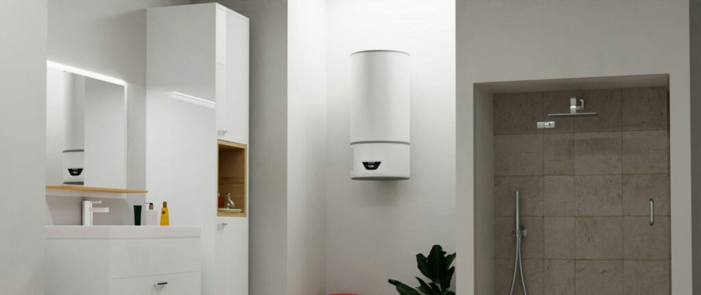 water heater Lydos Hybrid dari Ariston di kamar mandi