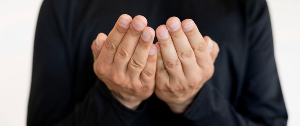 tangan orang yang berdoa