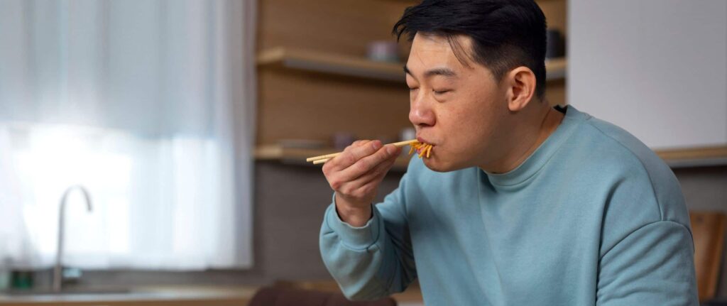 orang yang sedang makan