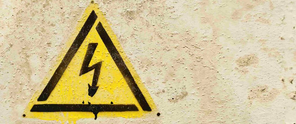 tanda bahaya listrik