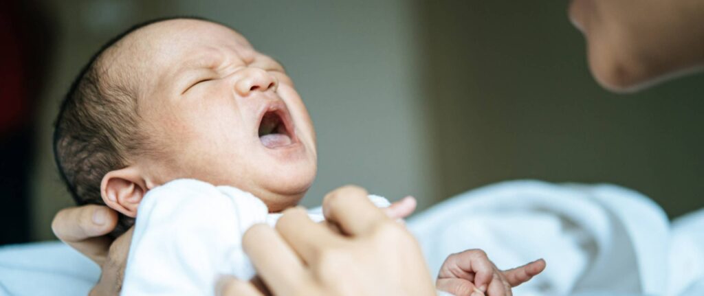 Bayi sedang menangis