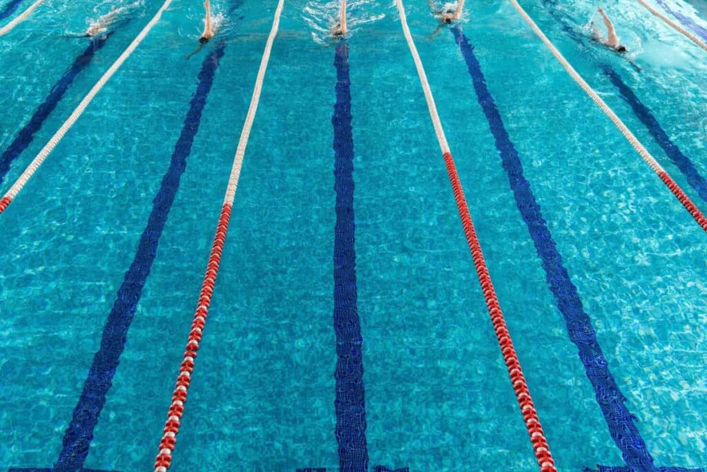 Kolam renang dengan lima line Kolam renang dengan lima line