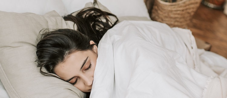 TAKING A WARM SHOWER BEFORE BED CAN HELP ALLEVIATE INSOMNIA
