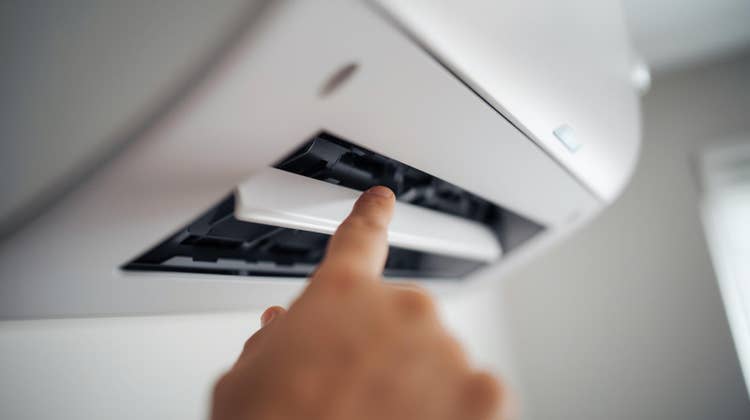 ¿Por qué mi aire acondicionado está encendido pero no sale aire?