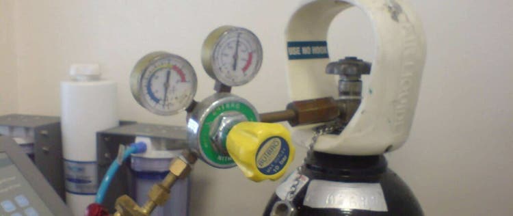 regulator yang terpasang di gas industri