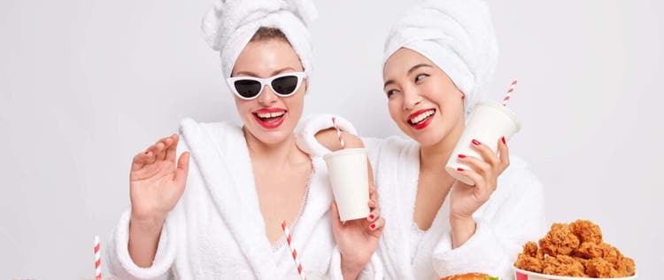 orang yang makan setelah mandi