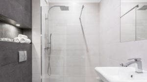 5 Item ini Wajib Tersedia Di Dalam Desain Kamar Mandi Minimalis 2×3