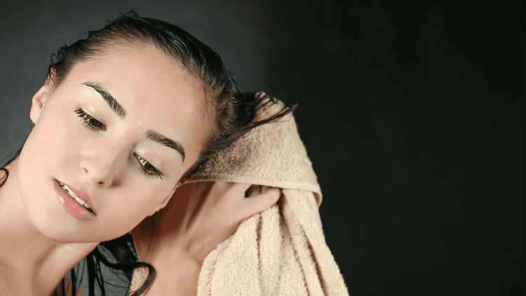 Mitos atau Fakta? Rambut Rontok karena Mandi Air Hangat