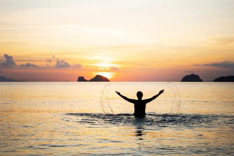 Perempuan di laut