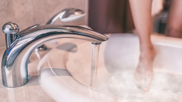 Tips Relaksasi Sederhana ketika Mandi Air Hangat