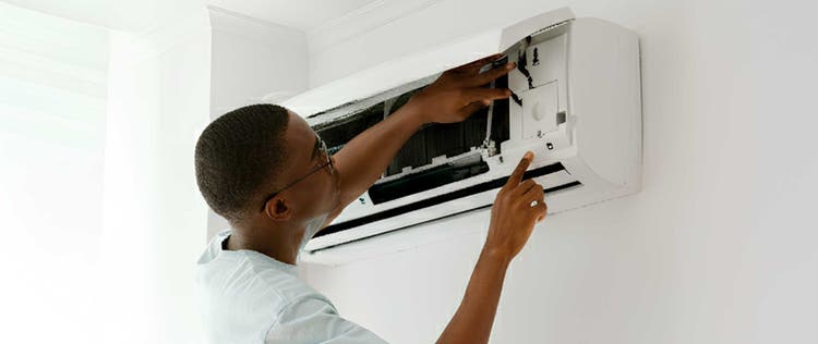 3 Cara Cek Kebocoran Freon AC Sendiri di Rumah yang Mudah
