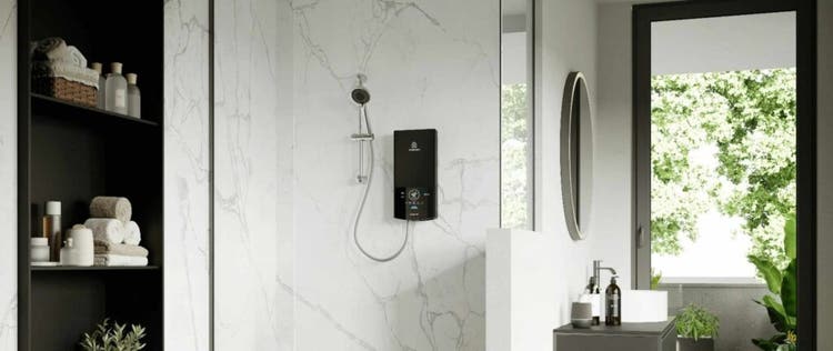 water heater Ariston di dalam kamar mandi