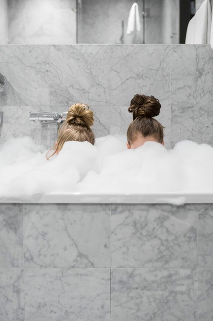 5 tips untuk mengubah mandi air panas berubah menjadi spa domestik yang menenangkan