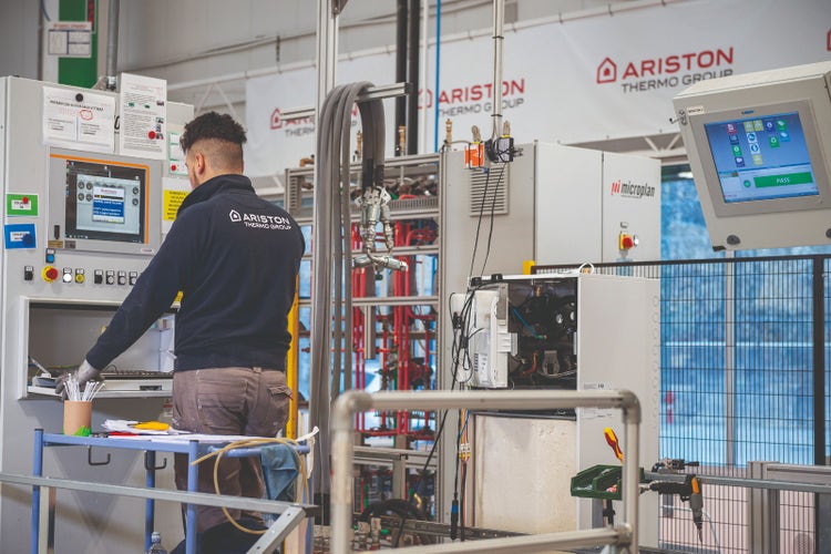Dedikasi Ariston dalam Memastikan Keamanan Water Heater untuk Bayi Anda