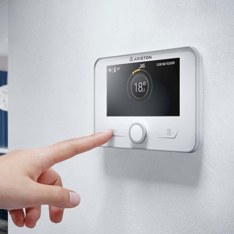 Biały sterownik systemowy Sensys HD - na ścianie