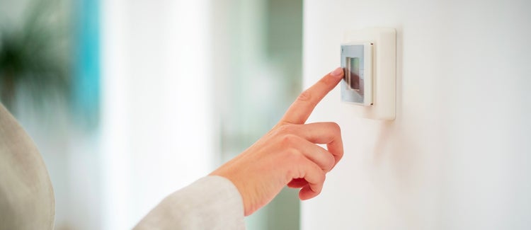 Jak zmniejszyć zużycie prądu: 10 wskazówek, jak oszczędzać energię w domu