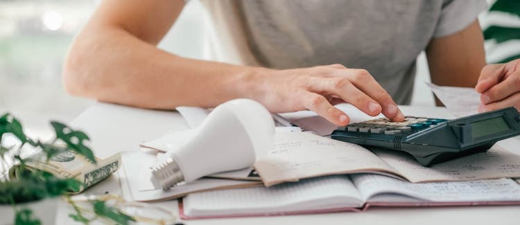 Descubra como poupar na sua conta com a nova calculadora de poupança da Ariston