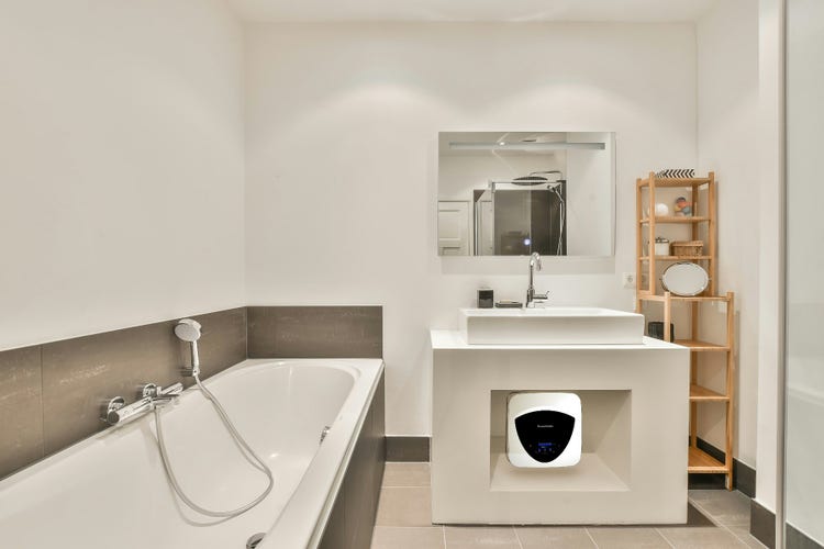 Încălzitor de apă electric Ariston ANDRIS ELITE WIFI - montat pe perete la interior