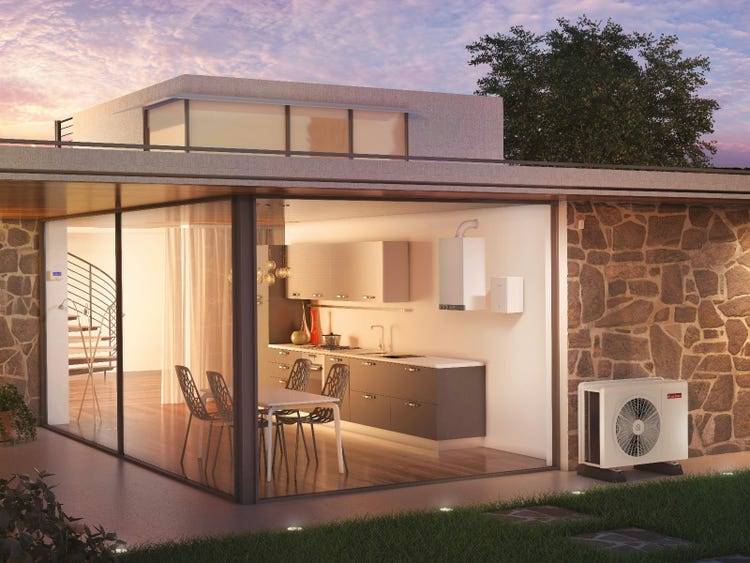 Pompă de căldură Ariston Nimbus M Hybrid Universal NET R32 montată la exteriorul locuinței